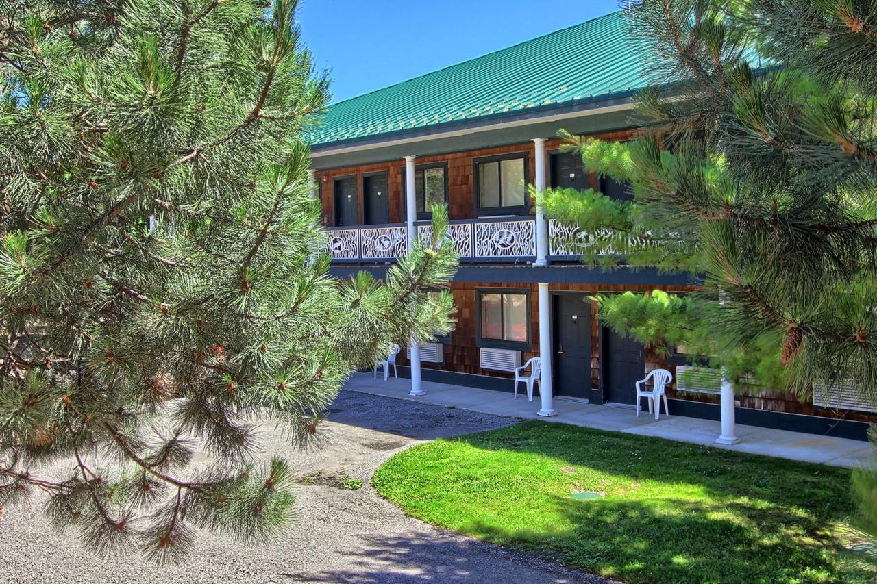 The Legend Cottage Inn Bellaire Exterior photo