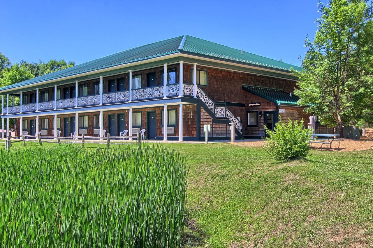 The Legend Cottage Inn Bellaire Exterior photo