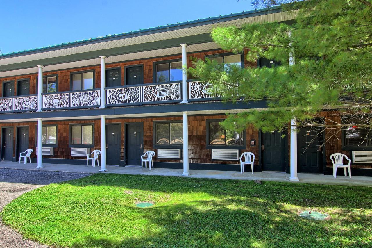 The Legend Cottage Inn Bellaire Exterior photo